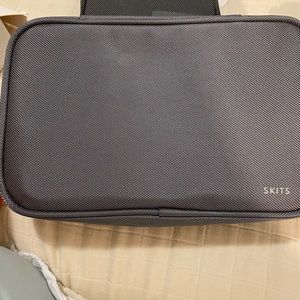 Skits Geek case